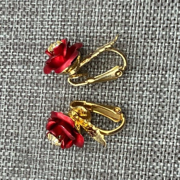 Clip On Earrings Red Rose Gold Leaf Rhinestone Center Flower Classic Granny - Picture 3 of 4
